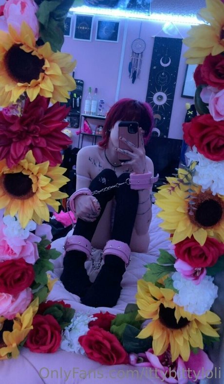 ittybittyloli perfect model picture
