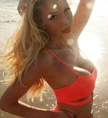 Sara Muzi free star pictures