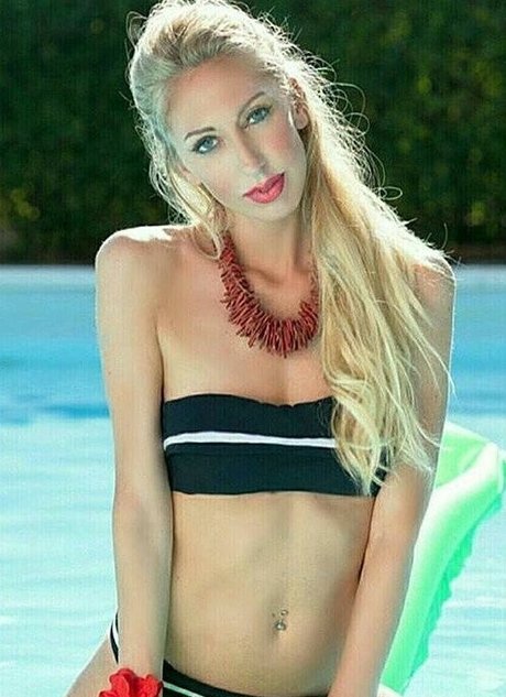 Sara Muzi high quality pornstar pictures