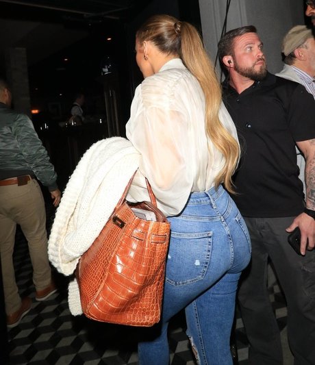 Jennifer Lopez naked model photos