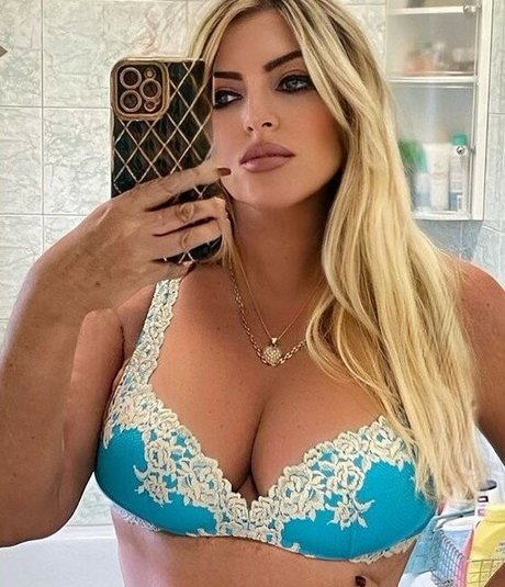 Flaviana Basta hot star images
