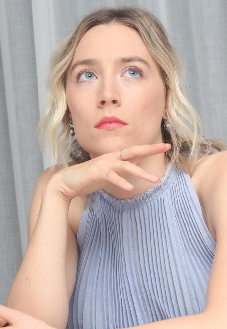 Saoirse Ronan xxx model picture