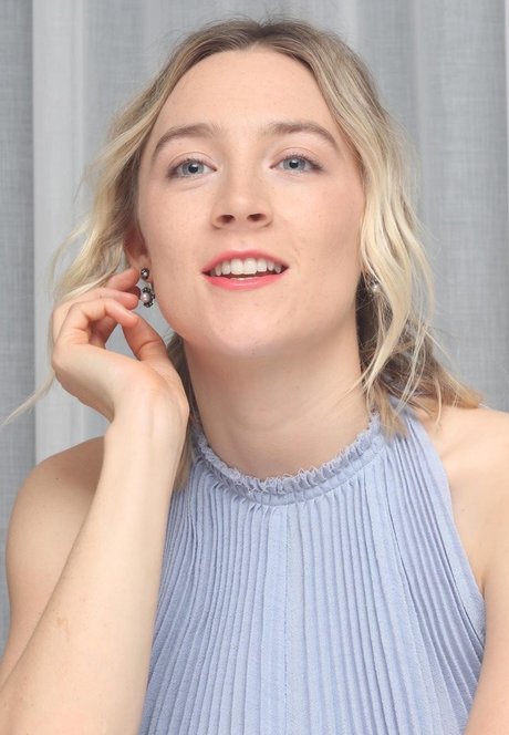 Saoirse Ronan star sexy picture