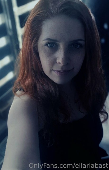 ellariabast hd pornstar image
