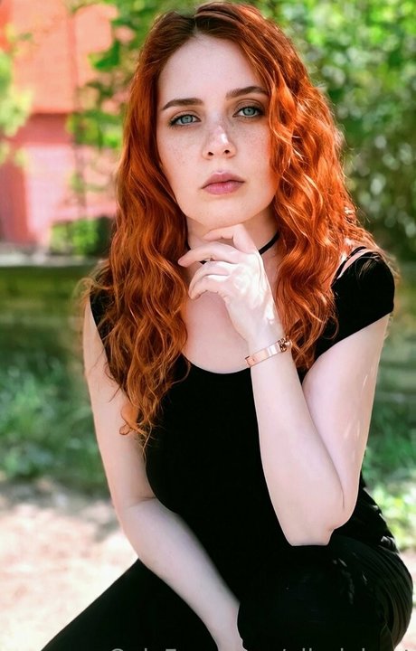 ellariabast sexy star img