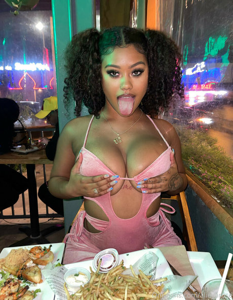 Dejarennae pretty pornstar gallery
