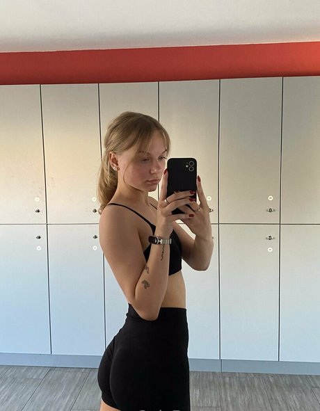 vikkikiss pornstar perfect images