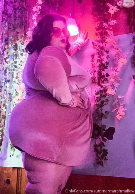 summermarshmallow model adult pic