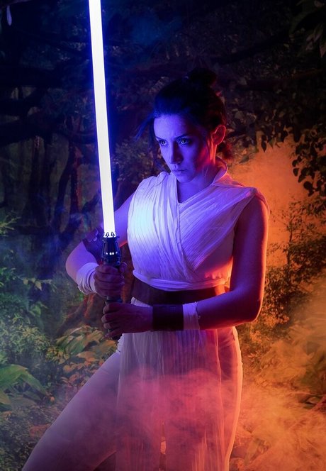 EzySummers Cosplay art model img