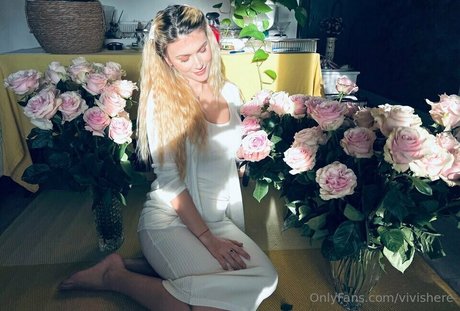 Vivianishere model erotic archive