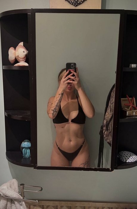 Maddyalivia star adult image