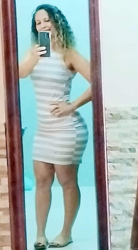 Soninha Coroa model naked image