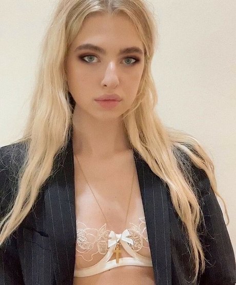 Anais Gallagher pornstar nudes photos