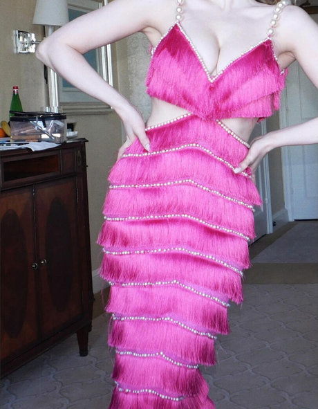 Elizabeth Gillies star nude pictures