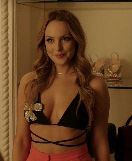 Elizabeth Gillies nudes actress galleries
