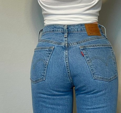 LuluLuvely model hd picture