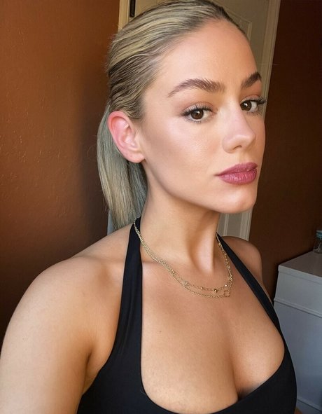 LuluLuvely top profile image