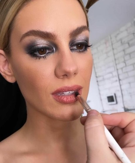 LuluLuvely pornographic model pics