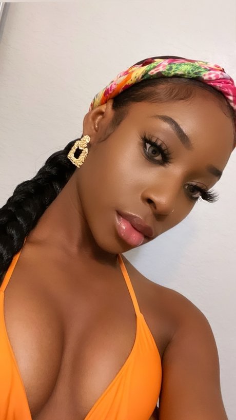 Niyah sexy actress photo