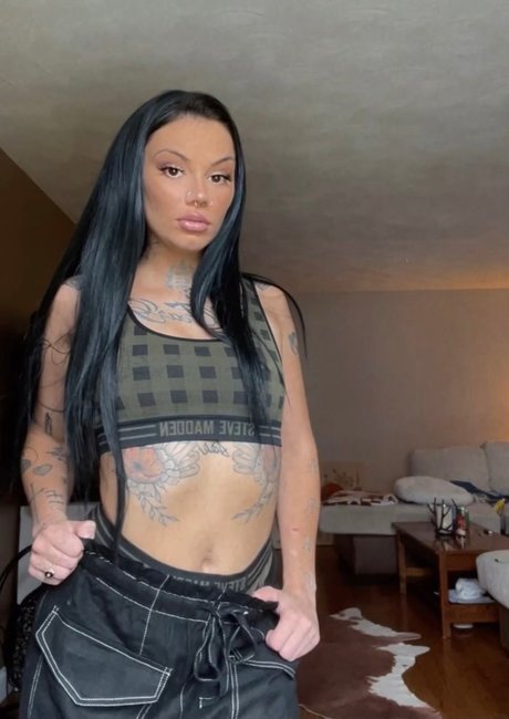 Nikki Santinello pretty pornstar photos