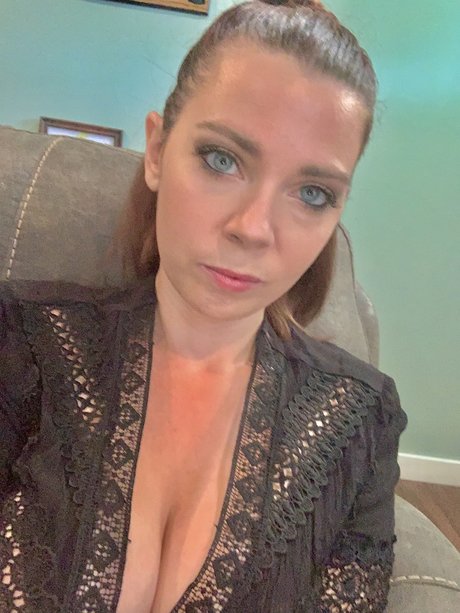 Nikki Bang sexy pornstar photos