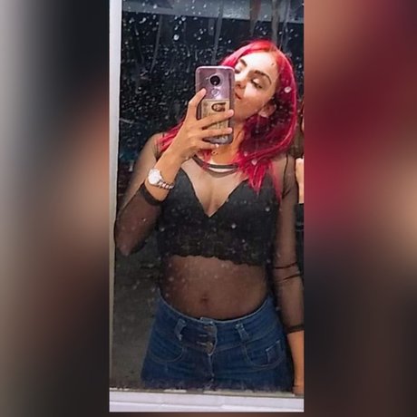 Scarlet red hot model img