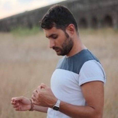 Antonio senza An adult model img
