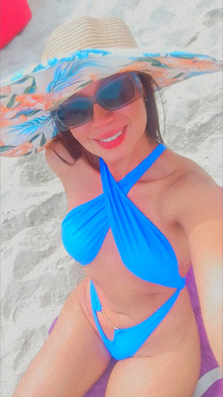 Raely Sweet model adult pictures