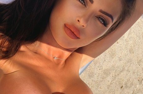 Marinella model pornographic photos