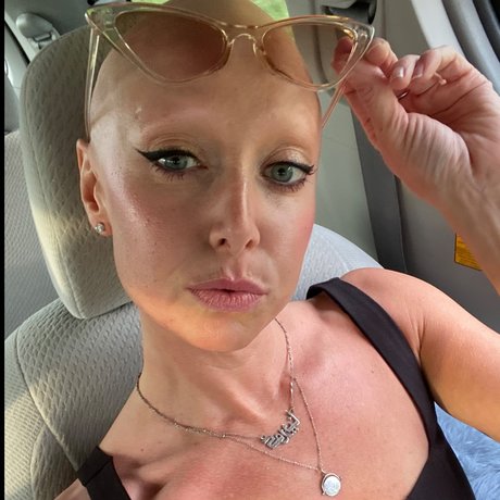 Bald Bikini Babe top star images