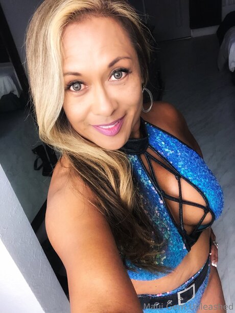 Maui Gem UNLEASHED  star sexy img