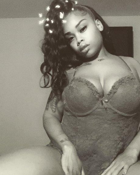 LovelyCurves69 beautiful model pic