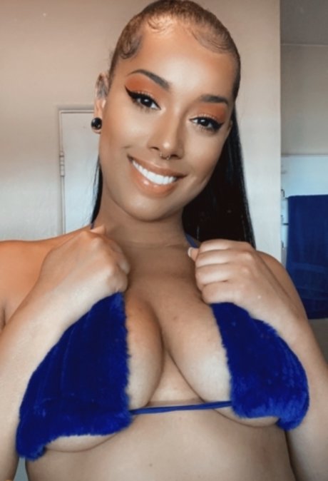 Akasha Vixxxen pornstar top gallery