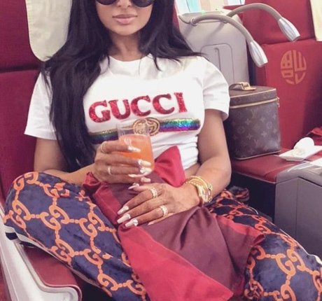 Amelia Maltepe star nice pics