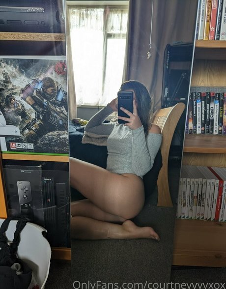 Courtneyyyyxox model porn pic