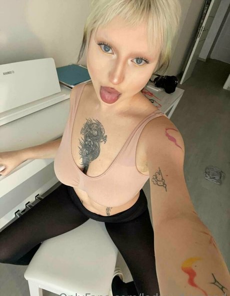 shemale outdoor onlyfans naked pics