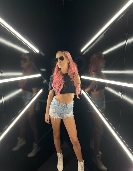 sexysav7 exclusive pornstar images