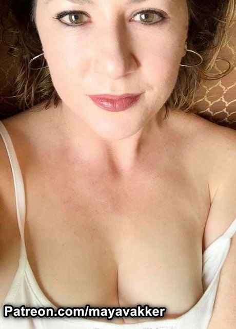 Maya Vakker sex pornstar img