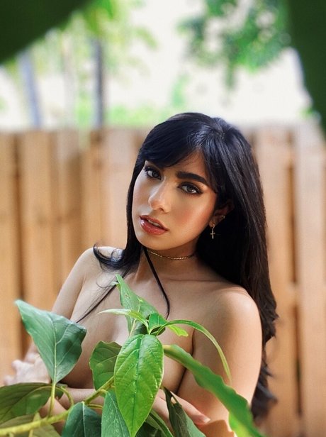 Lil Lady Dee nude model photo