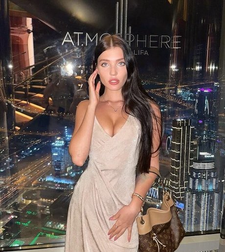 Alina Enero naked model image