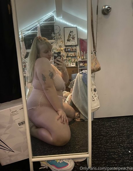 pastelpeachie nudes star img