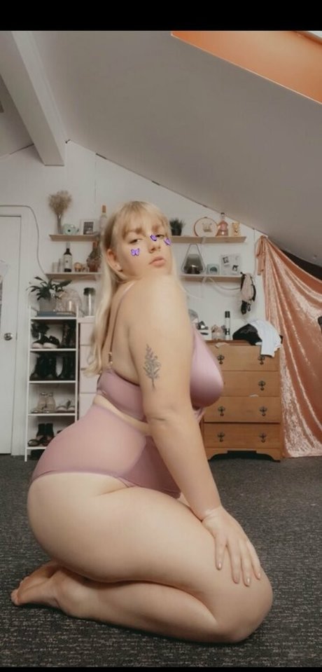 pastelpeachie perfect model photo