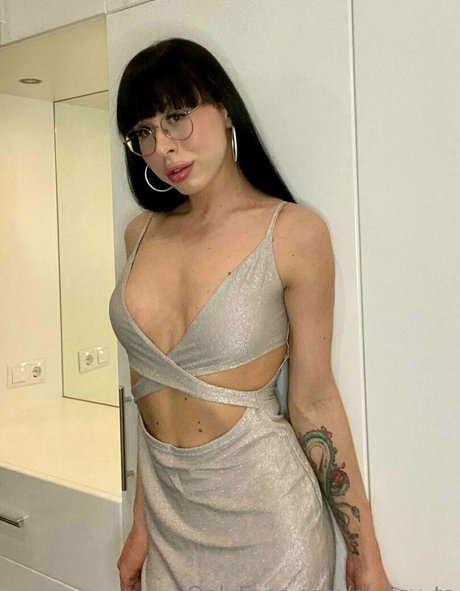 dicksy ts model nude photos