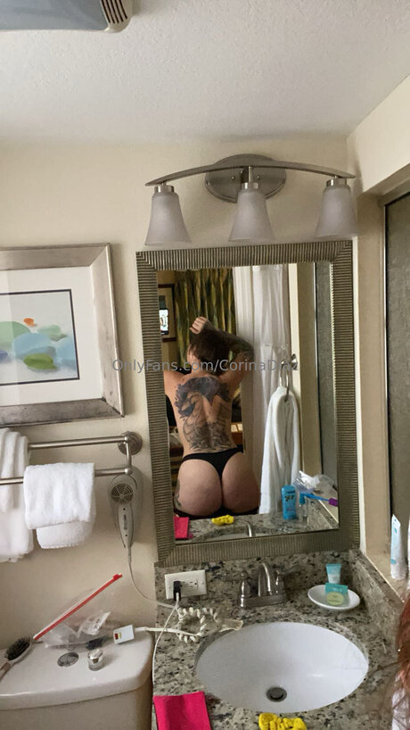 Corinasbooty xxx model image