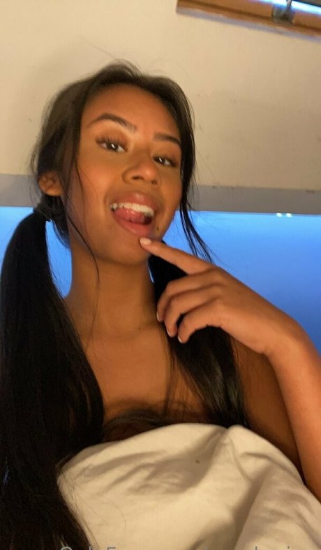 Yourkarina top pornstar pictures