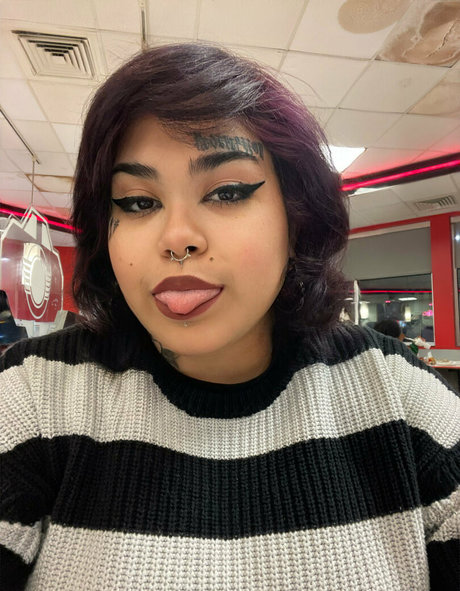 gore whore top profile image