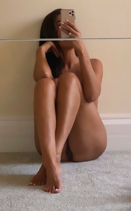 AvaKoxxx pretty model image