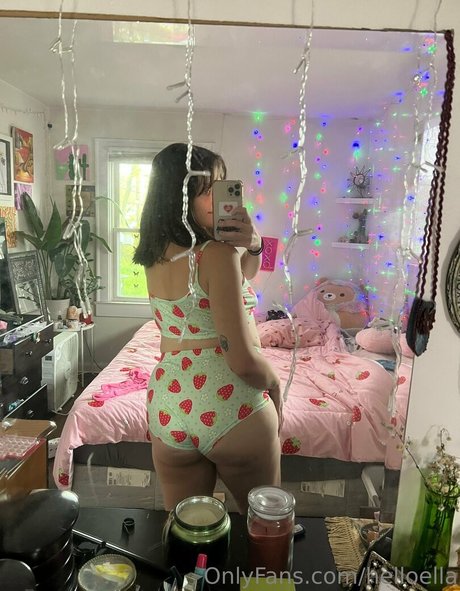 helloella star naked pics