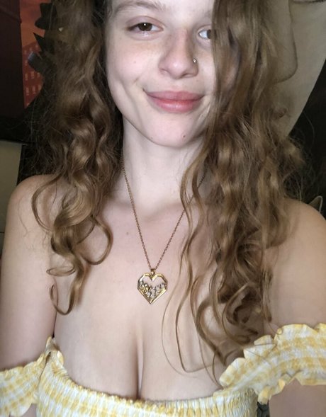 peachypotbaby model beautiful image