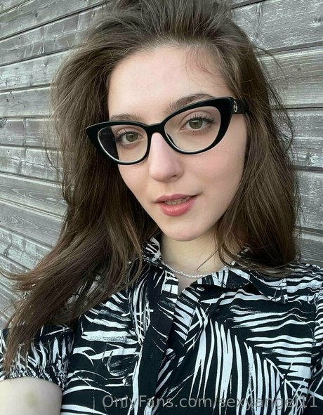 sofiaa2307 pornographic actress image